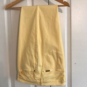 Chico’s So Slimming Ankle Pant Size 2.5 Pale Yellow